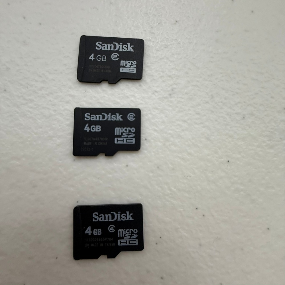 Lot of 3 SanDisk 4GB microSDHC Memory Cards Class 4 Flash Storage SDSDQM-004G